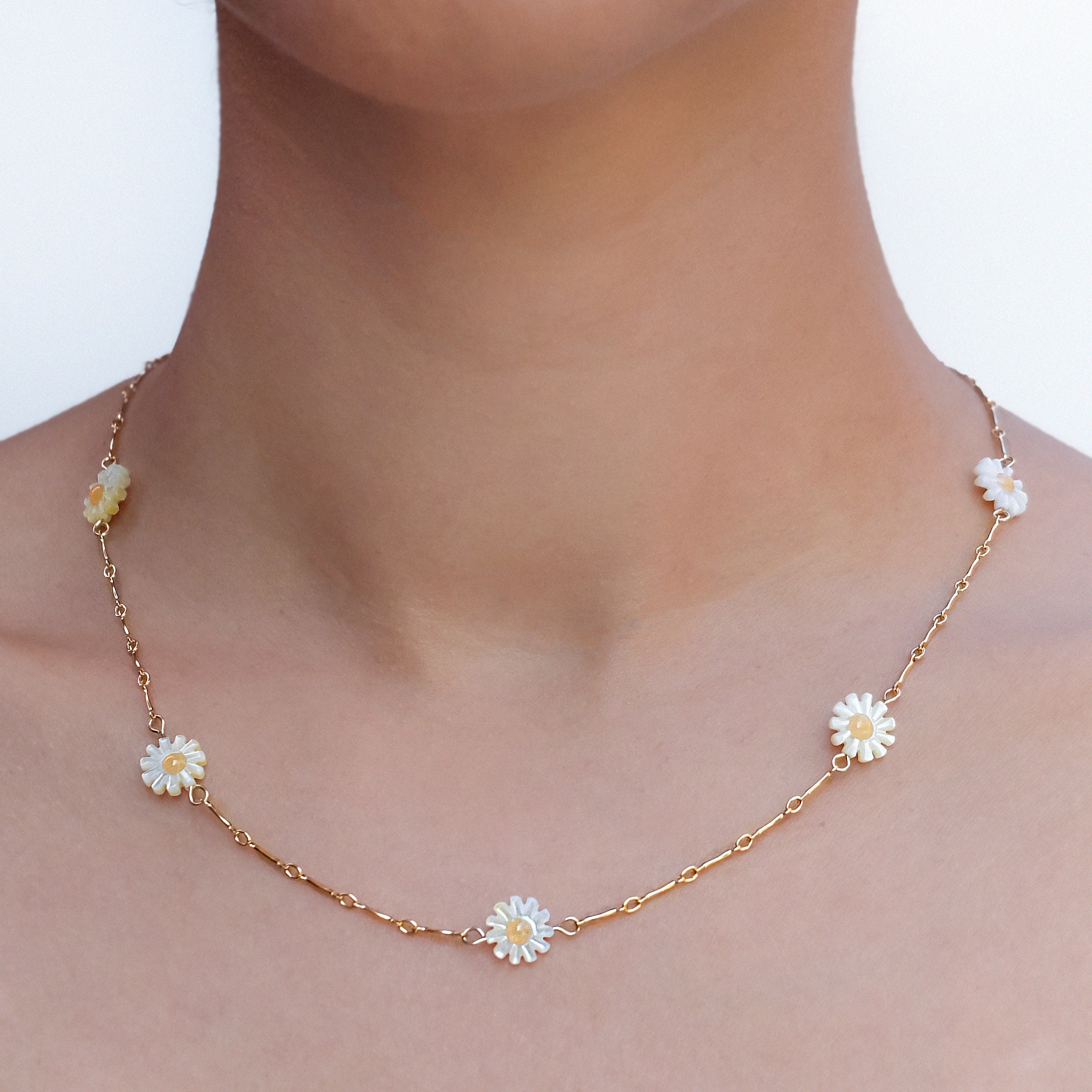 Daisy Necklace – Coralie Reiter